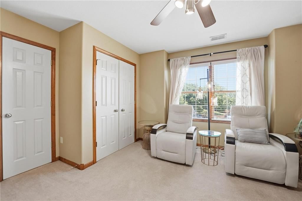 8515 N Chalmers Avenue — photo 8