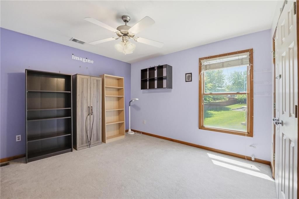 8515 N Chalmers Avenue — photo 9
