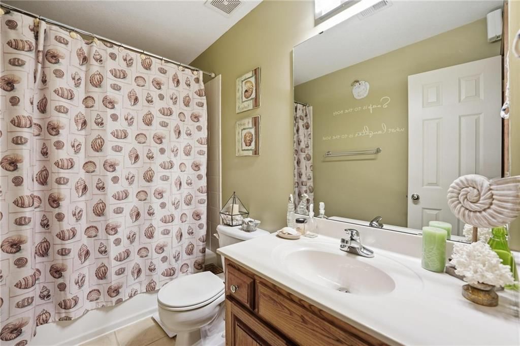 8515 N Chalmers Avenue — photo 11