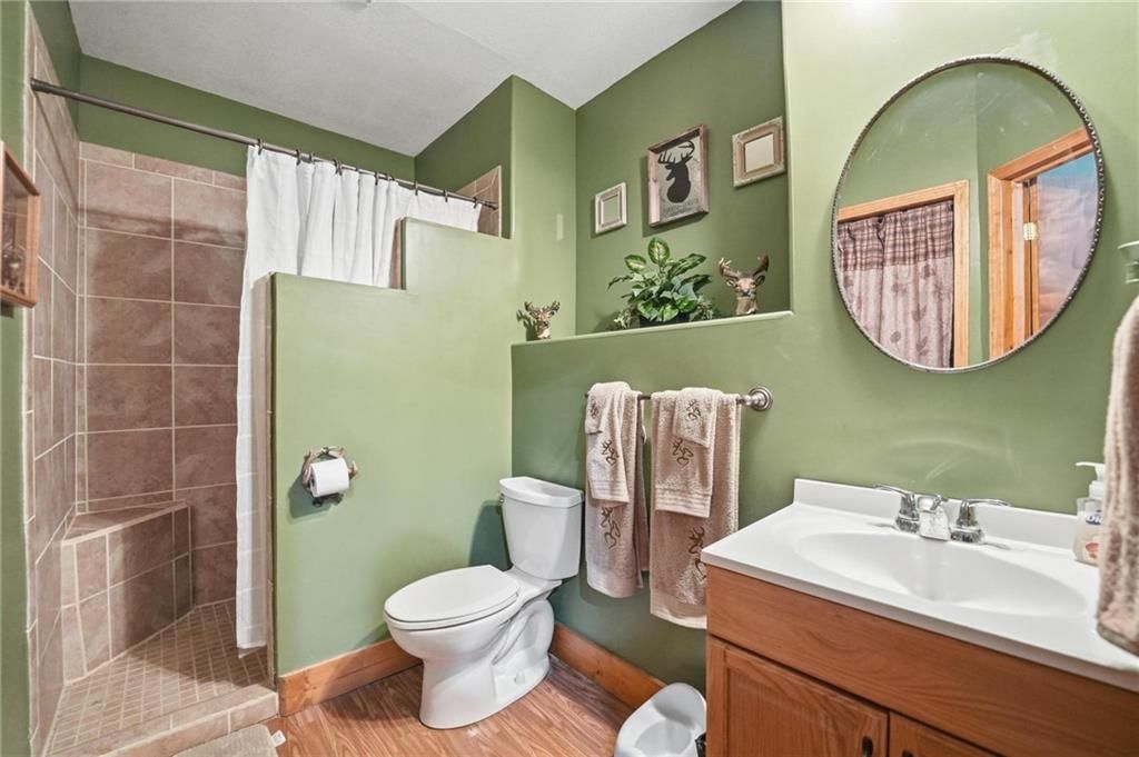 8515 N Chalmers Avenue — photo 15