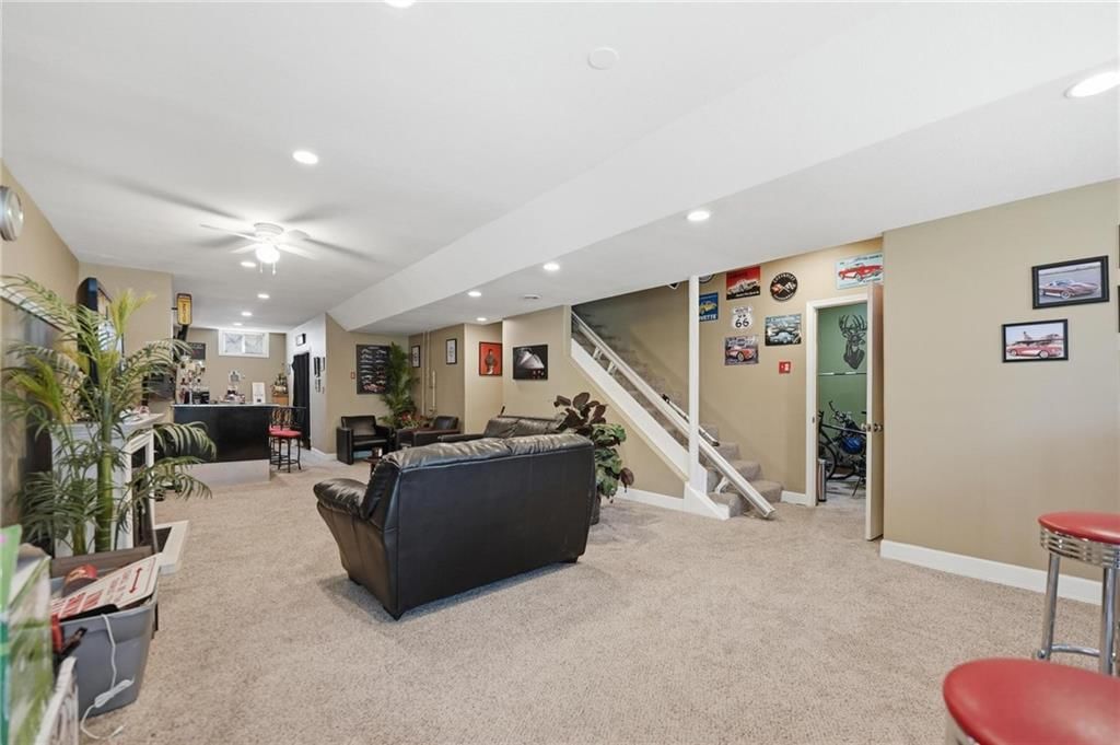 8515 N Chalmers Avenue — photo 19