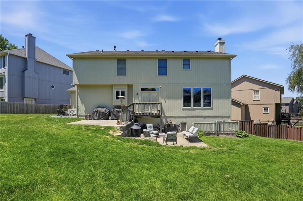 8515 N Chalmers Avenue — photo 22