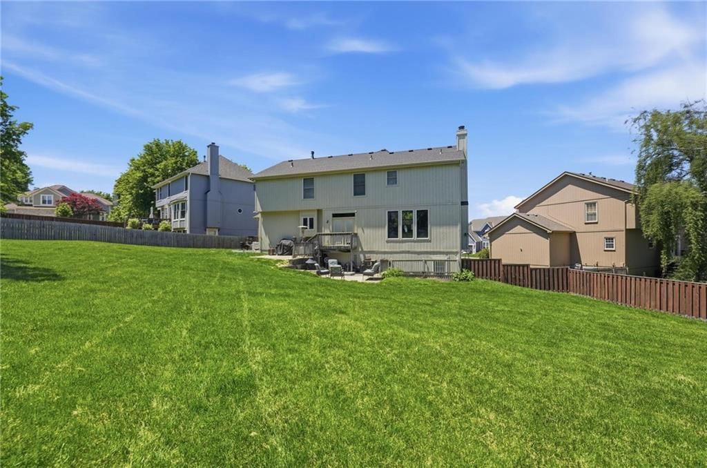 8515 N Chalmers Avenue — photo 23