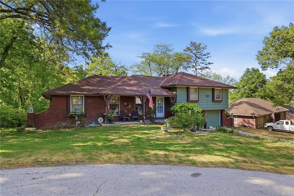 8828 Waverly Avenue — photo 4