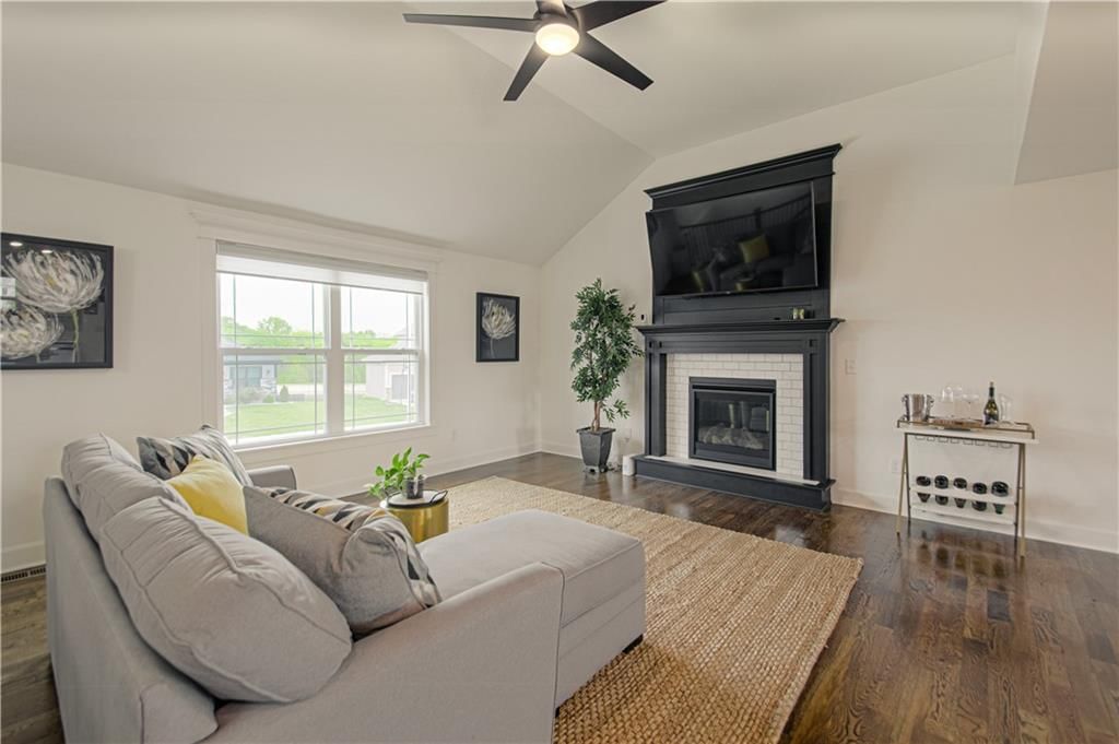 11727 N Laurel Avenue — photo 2