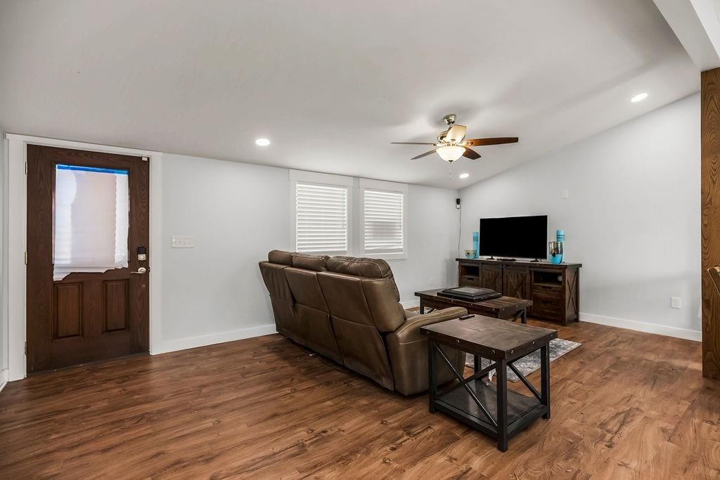 1001 Main Street — photo 3