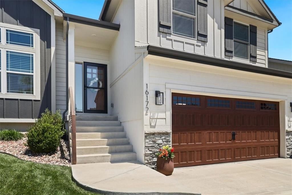 16172 Giorgia Street — photo 2