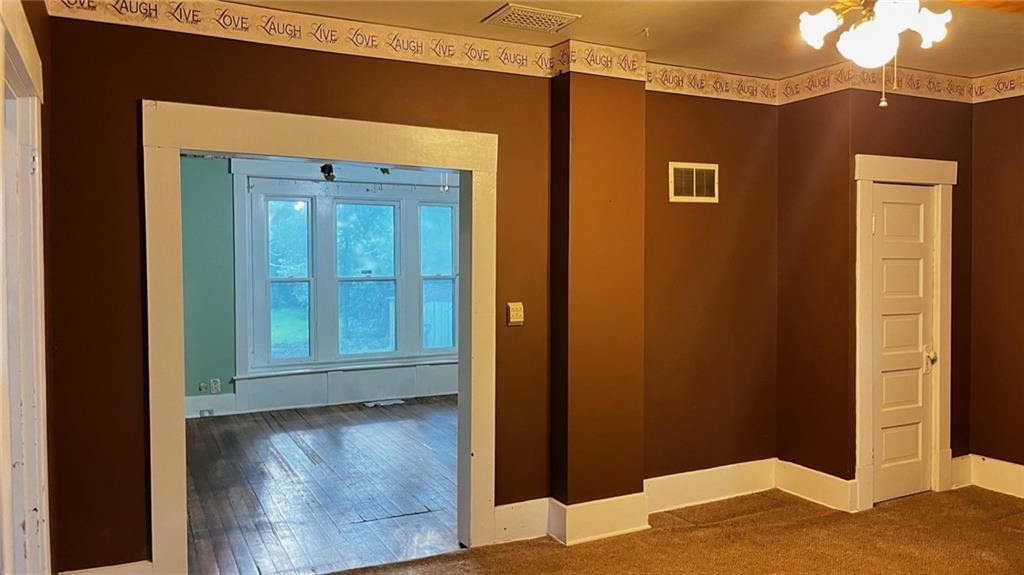 124 N Locust Street — photo 5