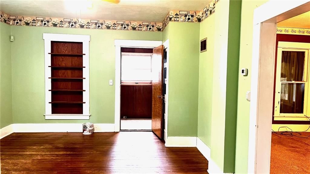 124 N Locust Street — photo 6