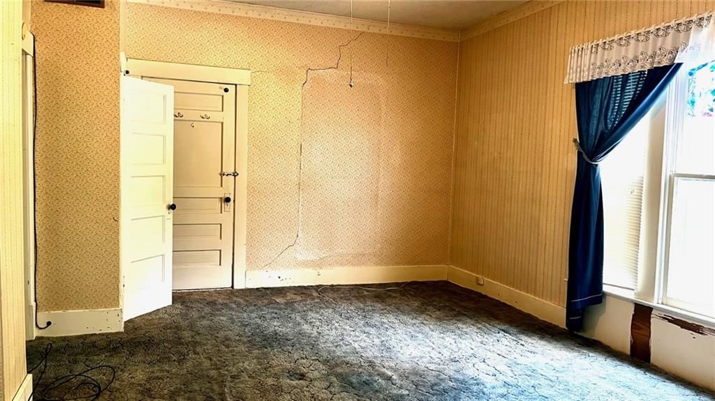 124 N Locust Street — photo 14