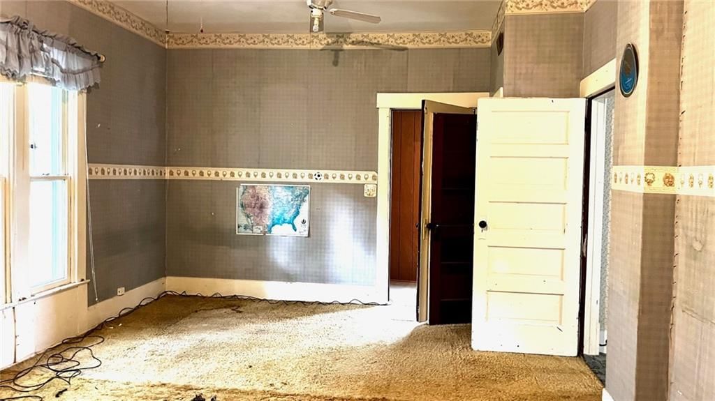 124 N Locust Street — photo 19