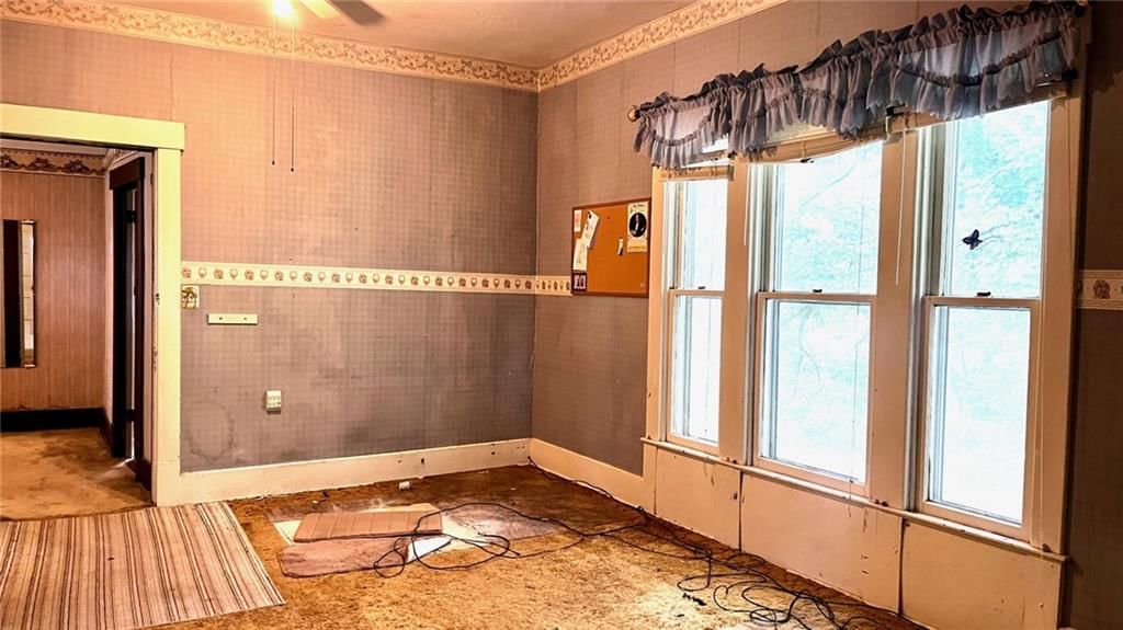 124 N Locust Street — photo 20