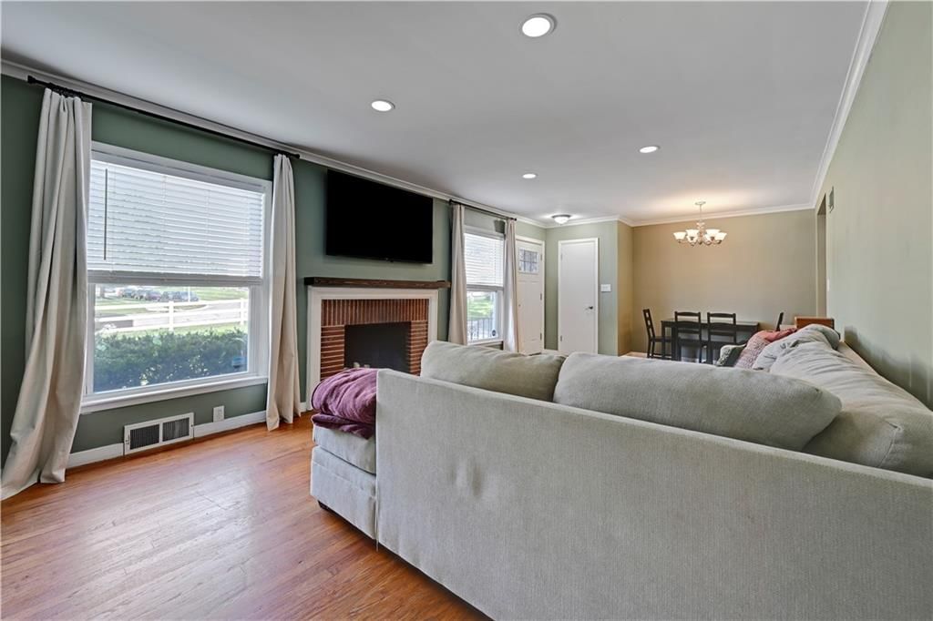 9715 Holmes Road — photo 10