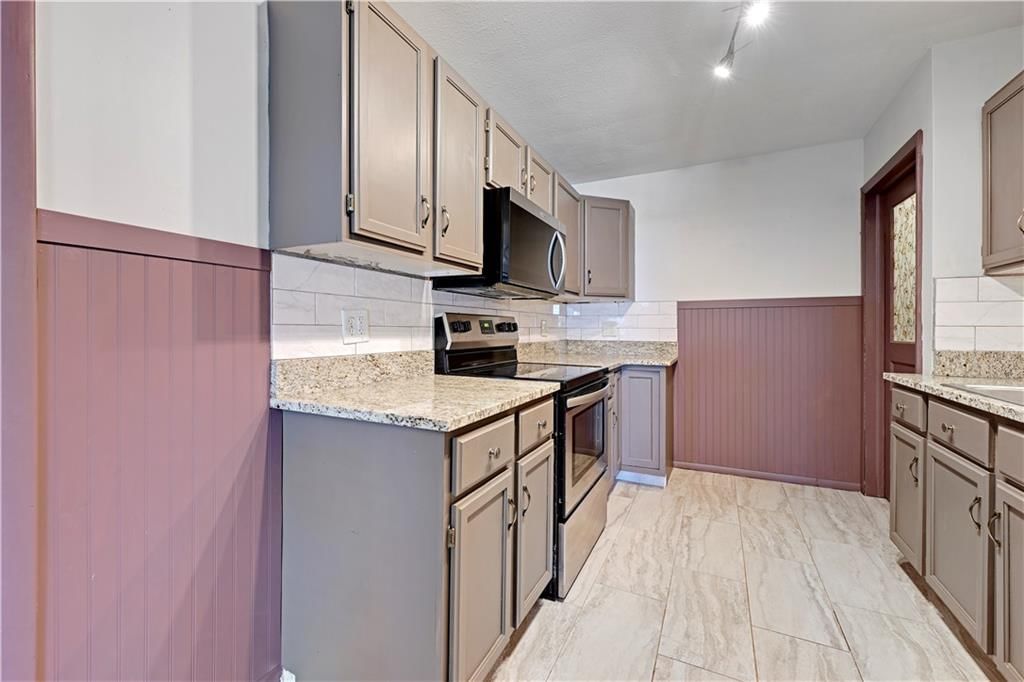 9715 Holmes Road — photo 11