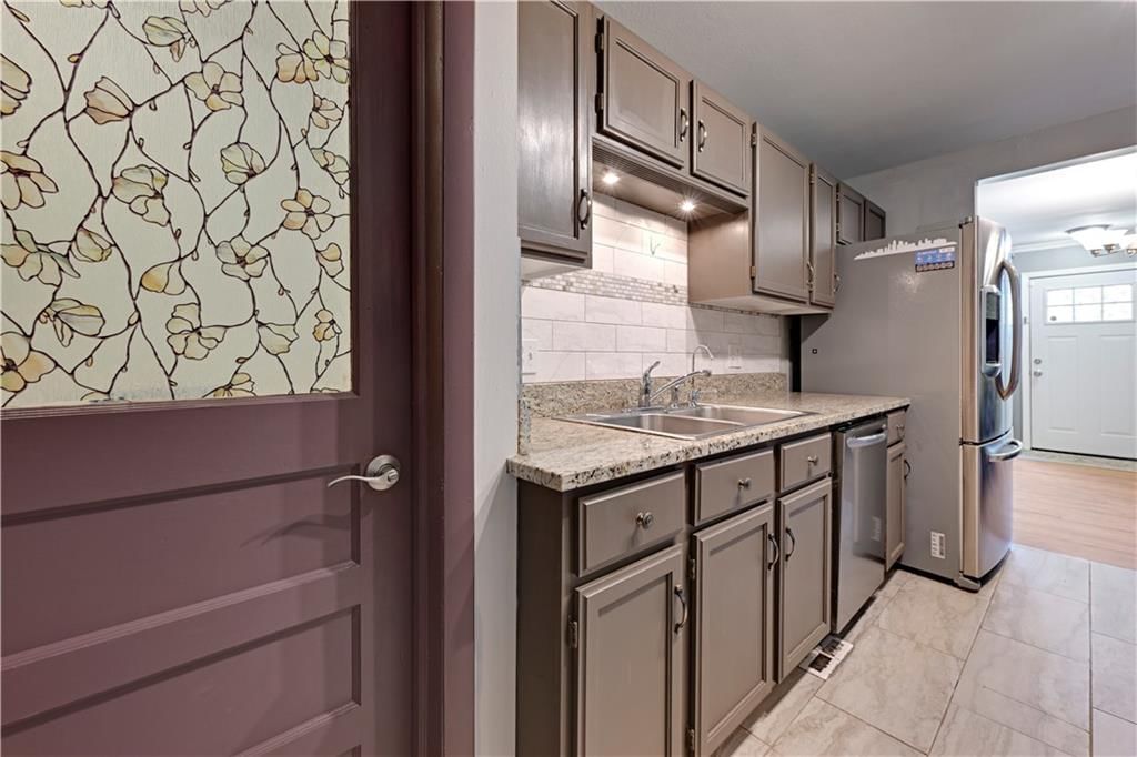 9715 Holmes Road — photo 14