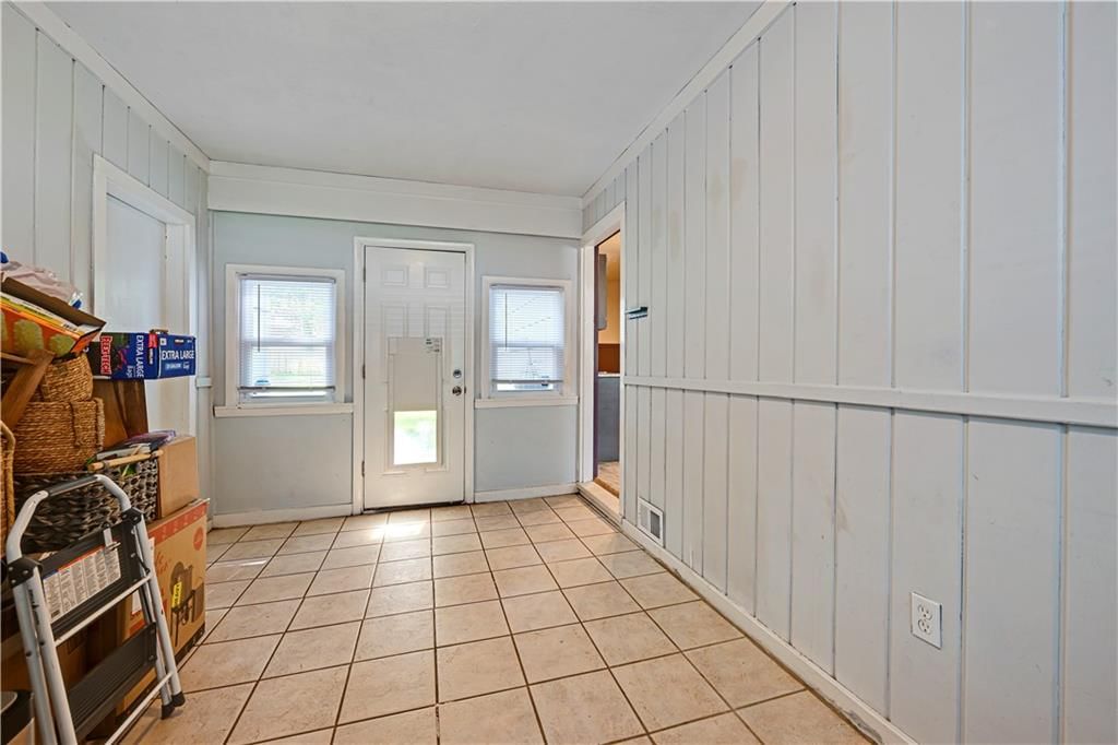 9715 Holmes Road — photo 16