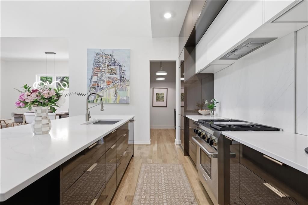 5330 Oak Street — photo 16