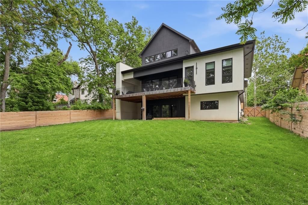 5330 Oak Street — photo 38
