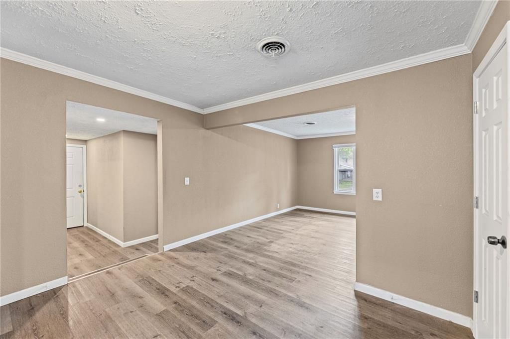 902 E Broadway Street — photo 10