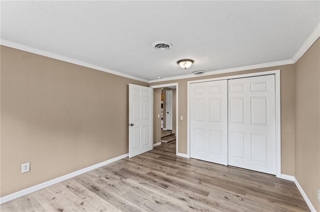 902 E Broadway Street — photo 13
