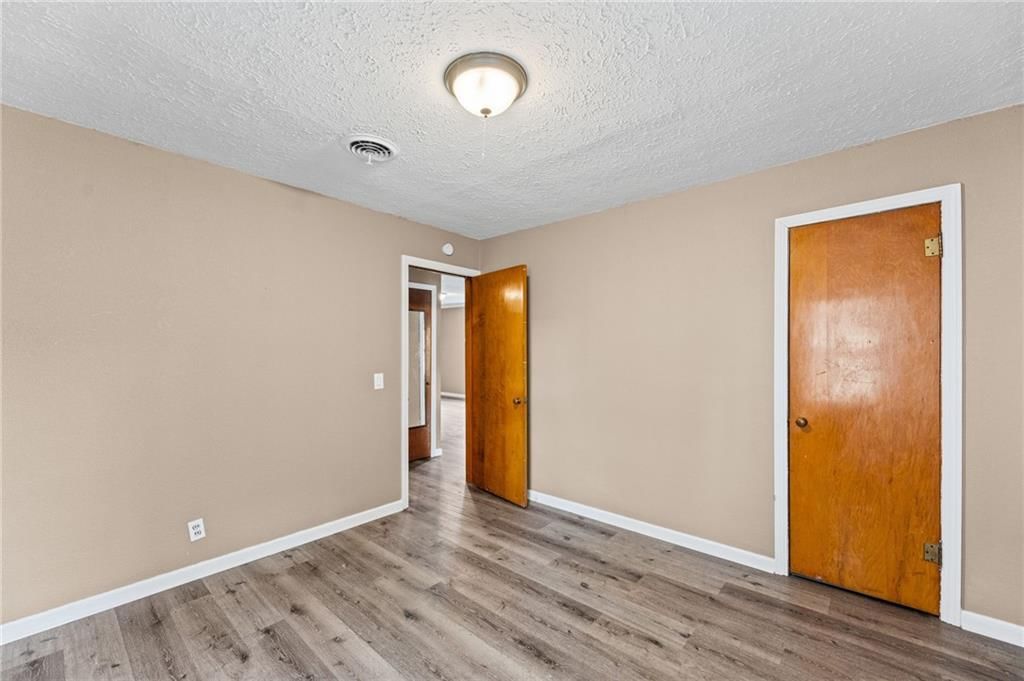 902 E Broadway Street — photo 17