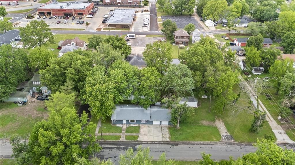 902 E Broadway Street — photo 25