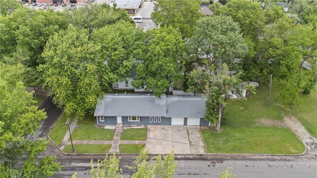 902 E Broadway Street — photo 26