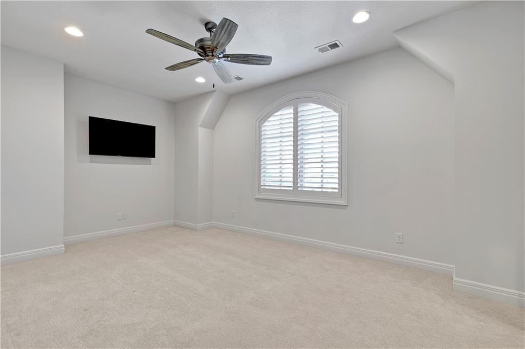 16916 Bond Street — photo 35