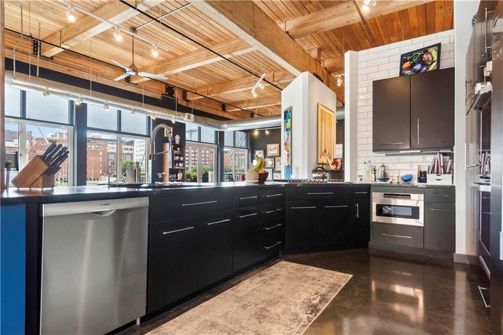 210 W 5th Street — photo 10