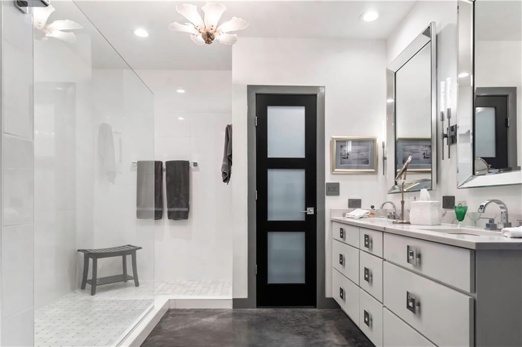 210 W 5th Street — photo 15