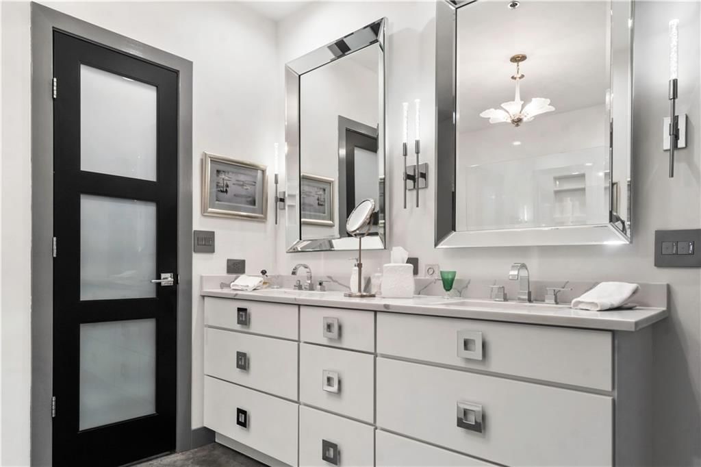 210 W 5th Street — photo 16