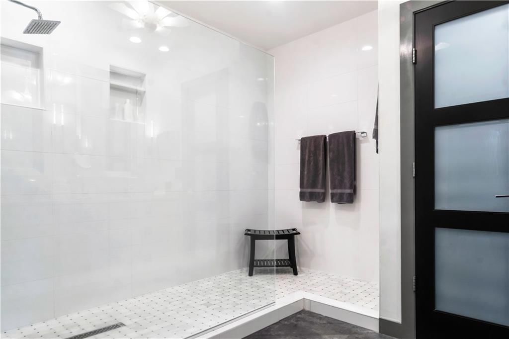 210 W 5th Street — photo 17