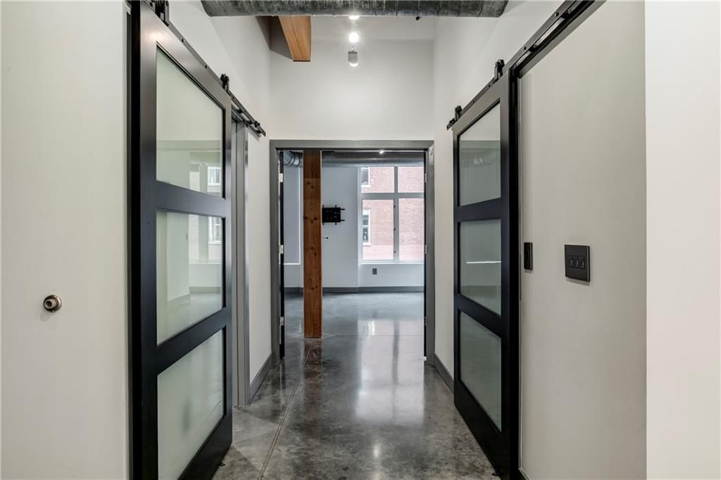 210 W 5th Street — photo 28