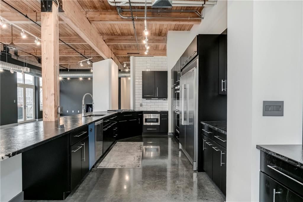 210 W 5th Street — photo 29