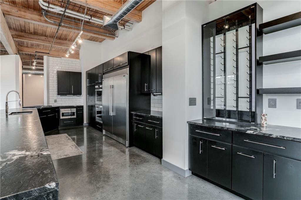 210 W 5th Street — photo 30