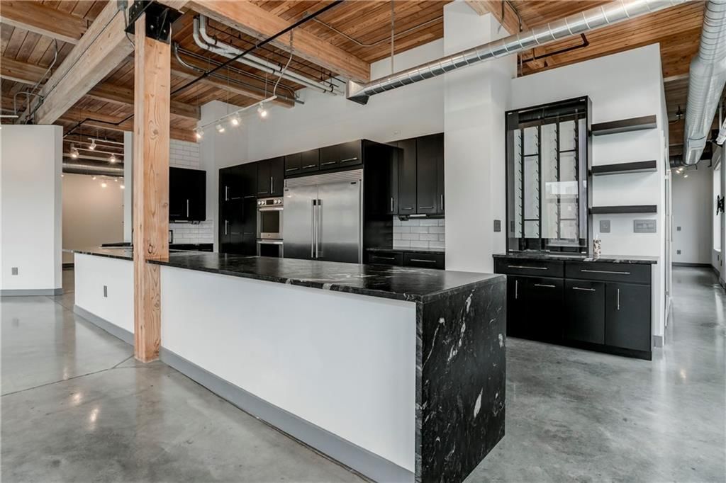 210 W 5th Street — photo 31