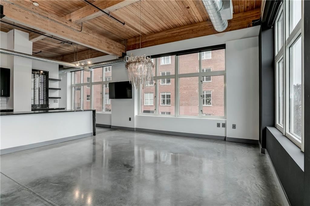 210 W 5th Street — photo 32