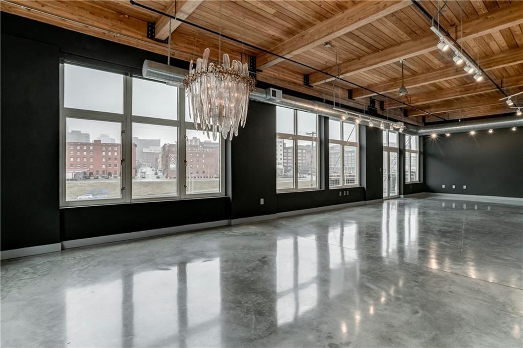 210 W 5th Street — photo 33