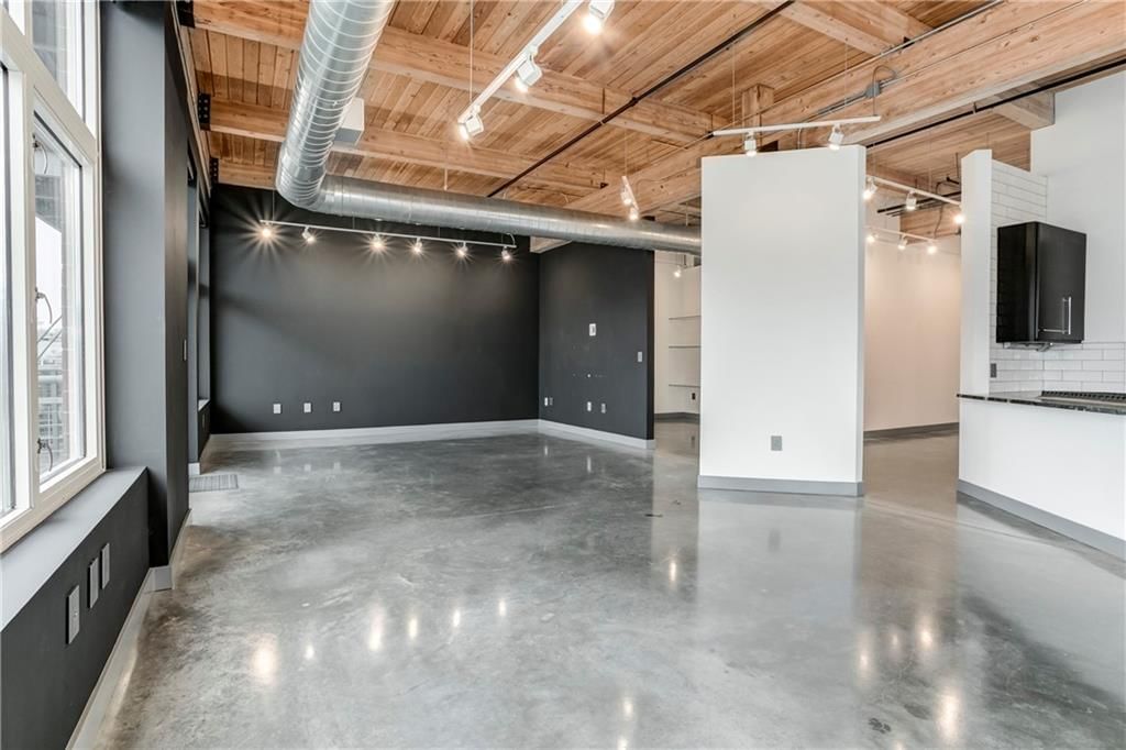 210 W 5th Street — photo 34