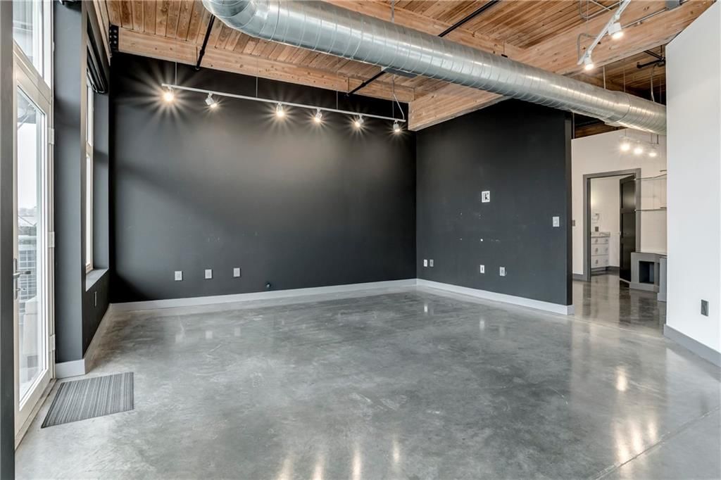210 W 5th Street — photo 35