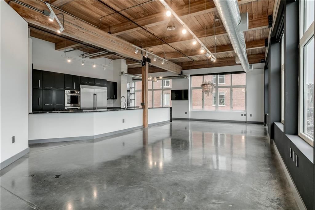 210 W 5th Street — photo 36