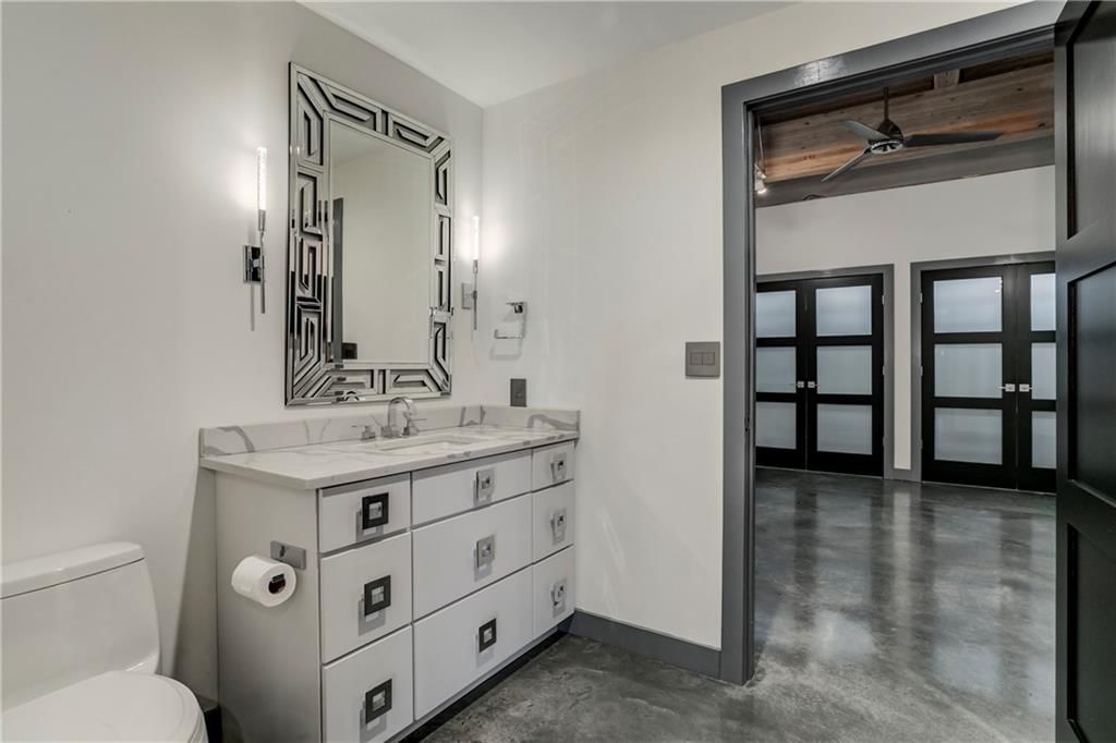 210 W 5th Street — photo 39