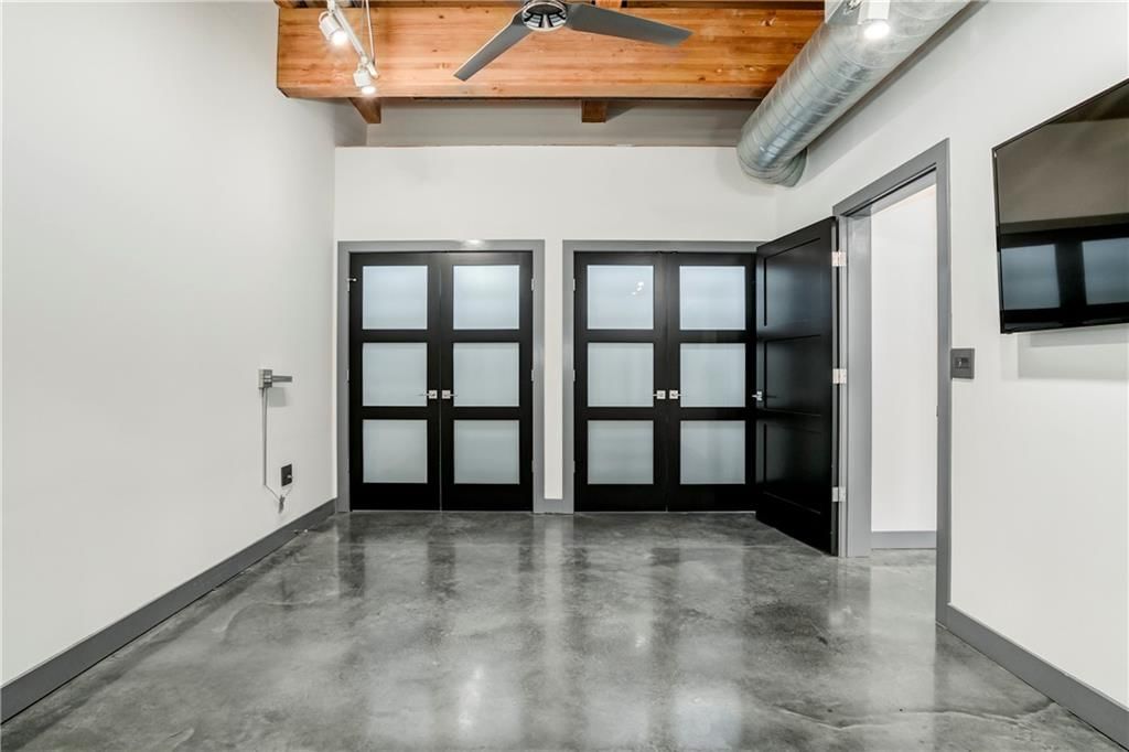 210 W 5th Street — photo 41