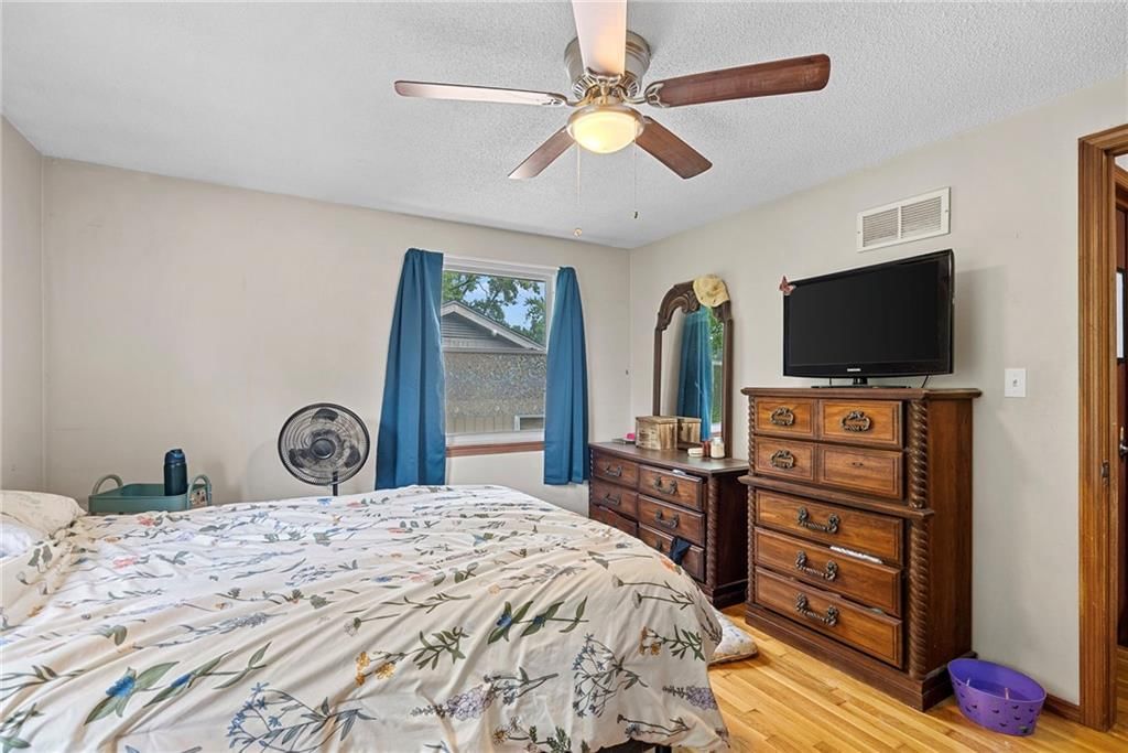 4024 N Walrond Avenue — photo 12