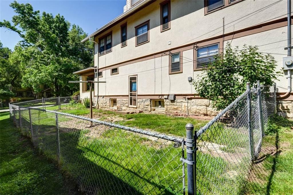 44 W 58th Terrace — photo 12