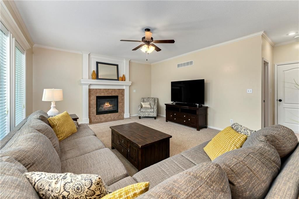 327 SE Highland Park Drive — photo 8