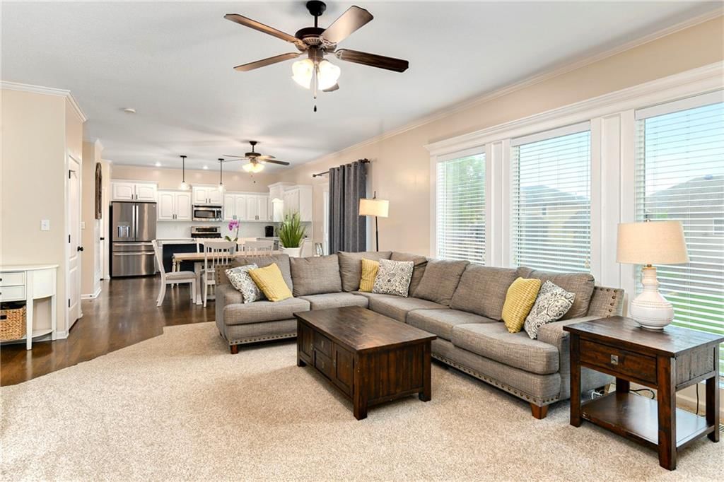 327 SE Highland Park Drive — photo 9
