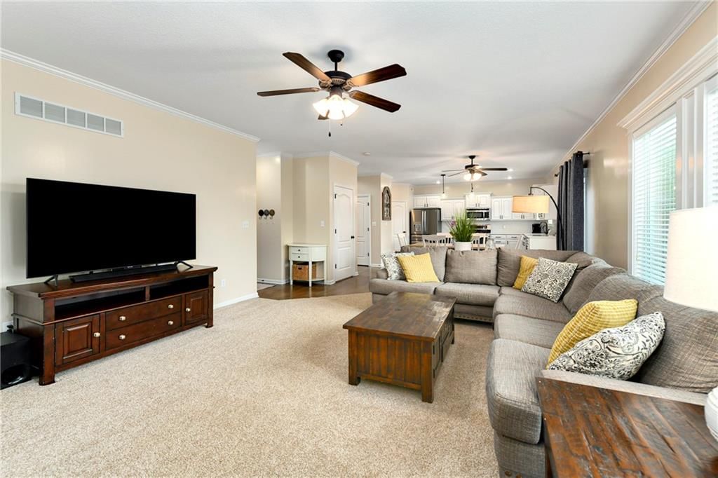 327 SE Highland Park Drive — photo 10