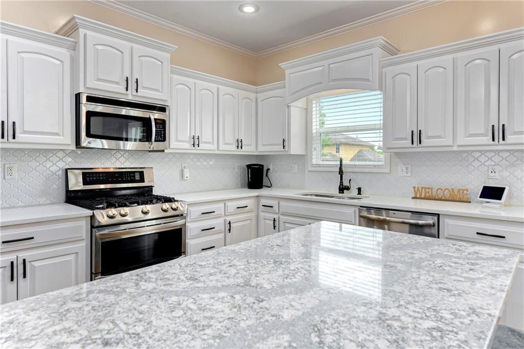 327 SE Highland Park Drive — photo 12