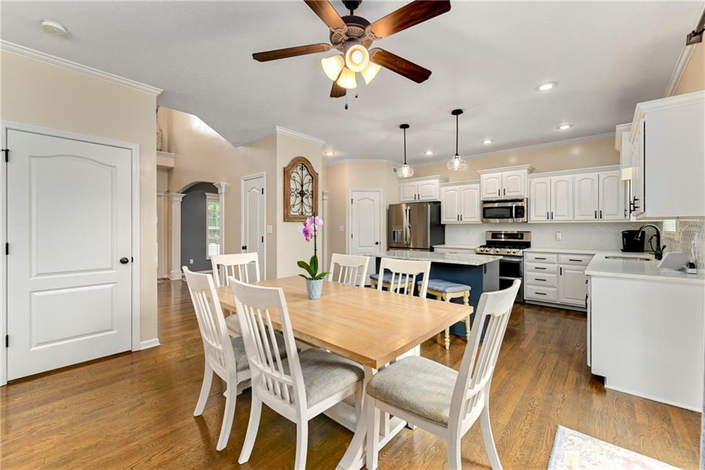 327 SE Highland Park Drive — photo 13
